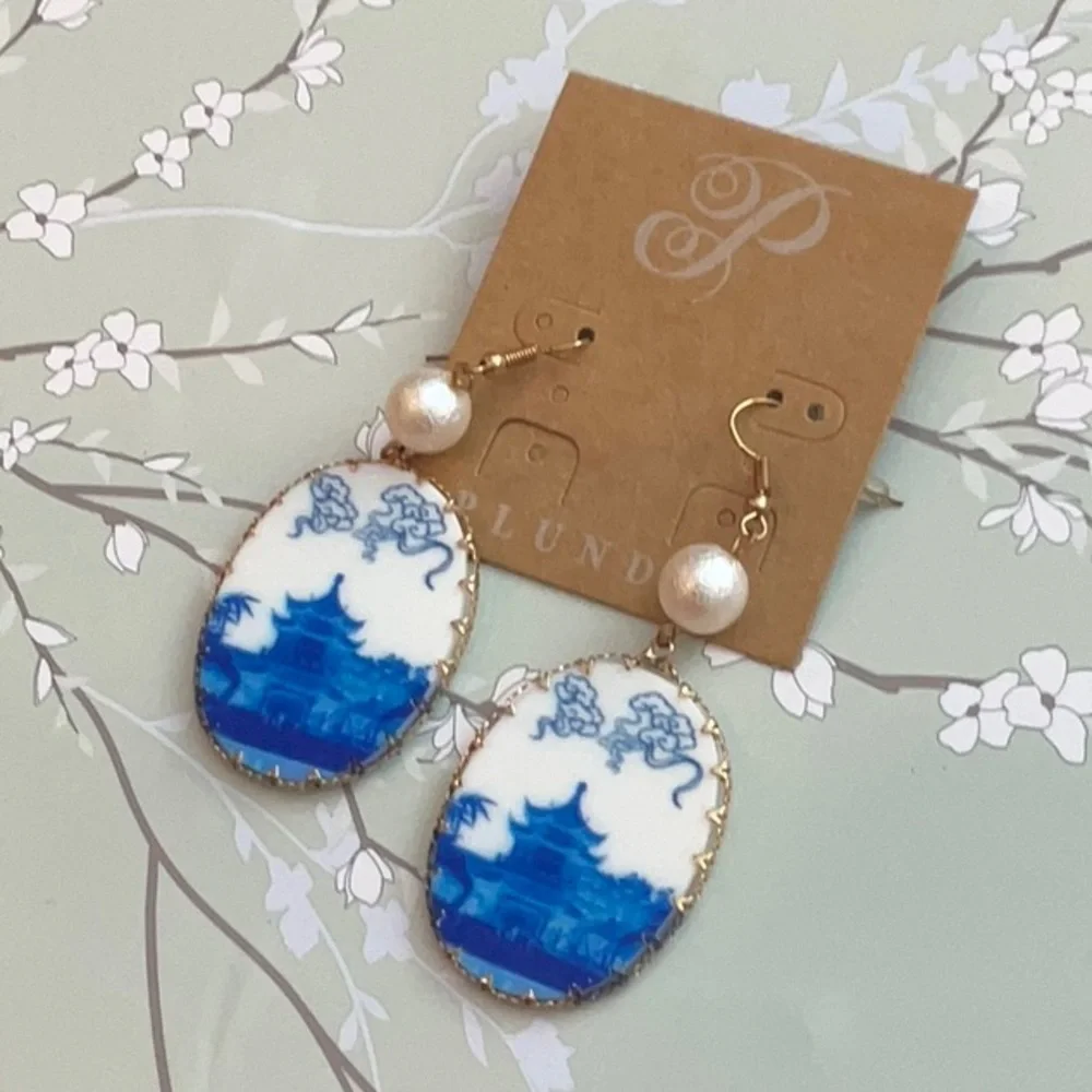 ❄️ Plunder | Blue and White Oval Earrings with Gold Trim